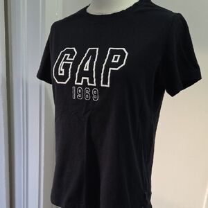 GAP Black Tee with White Outline Logo